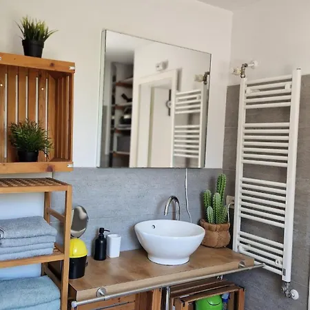 Stylish 10 Min Walk To Old Town